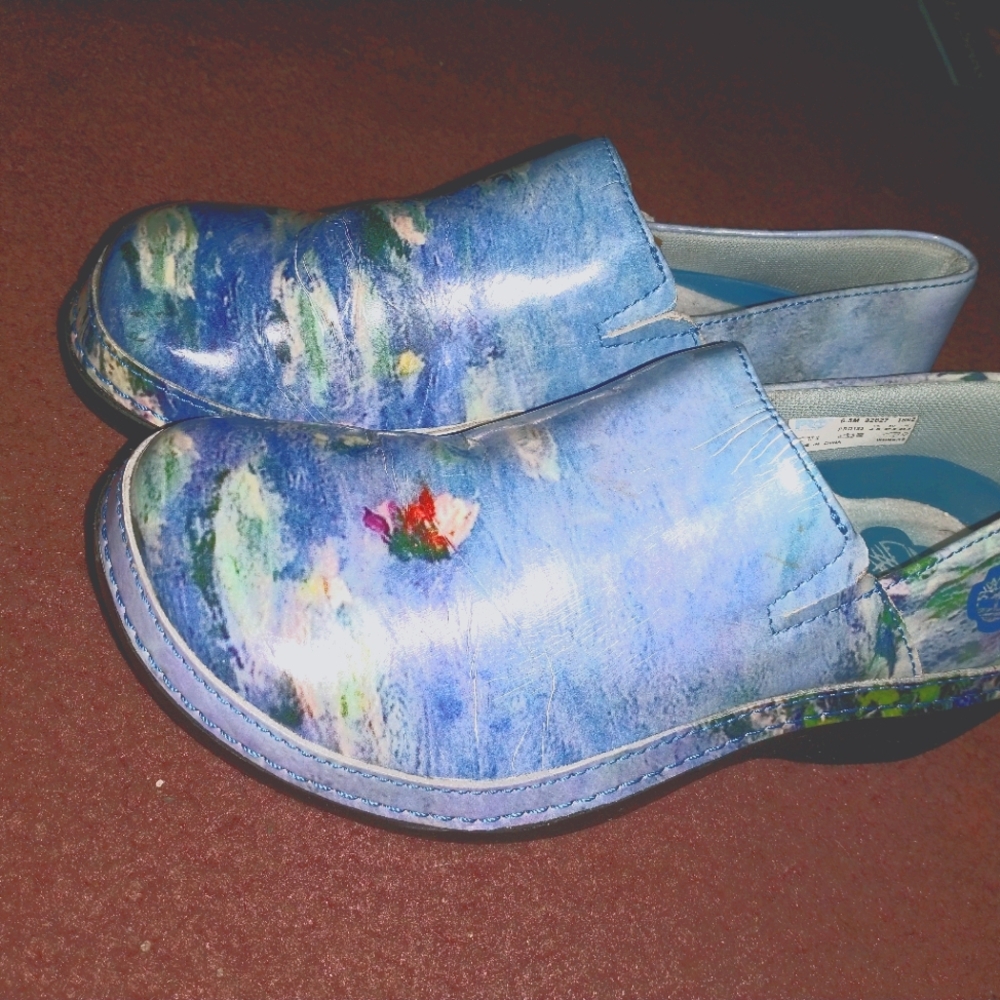 Nursing shoes